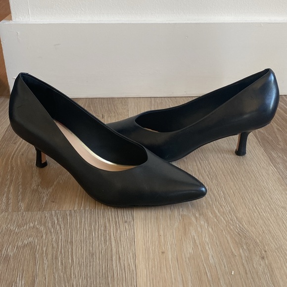 Clarks size 8.5 black heels - Picture 2 of 2